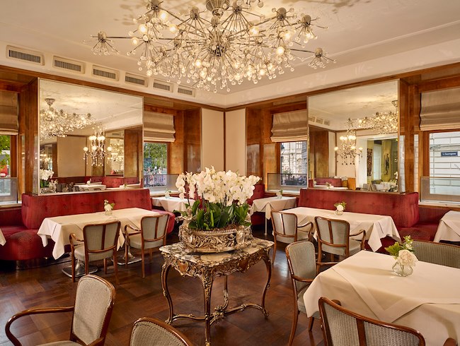 Restaurant Opus Interior Seating